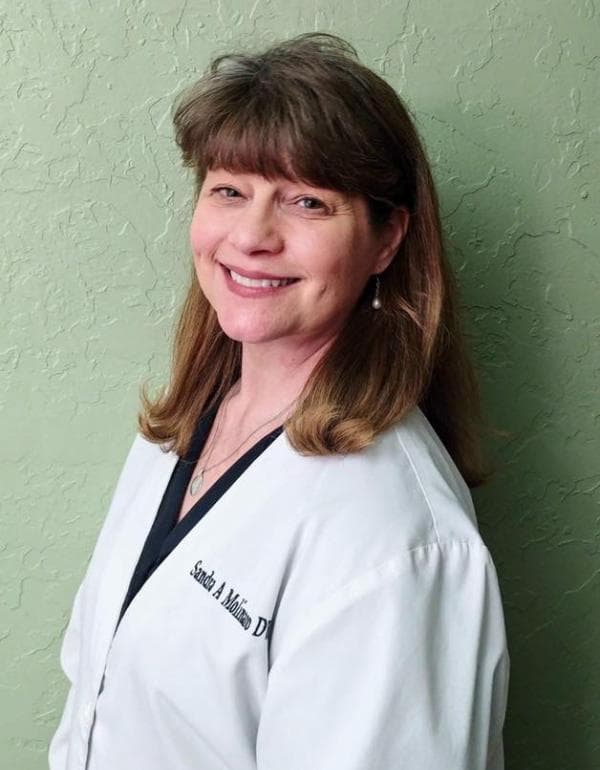 Dr. Sandra Molinaro DVM