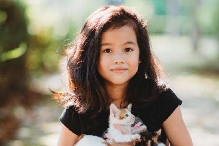 Little girl with a young kitten